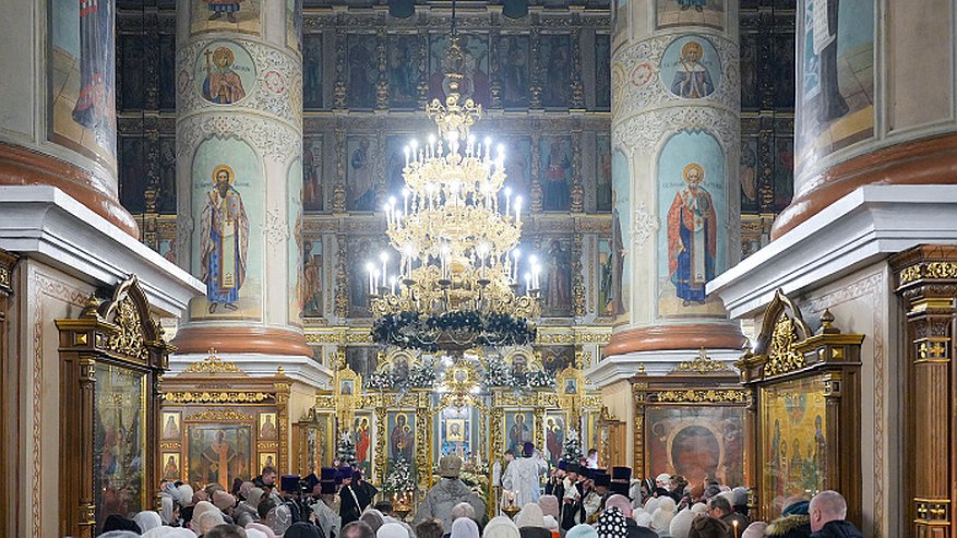 Главная картинка новости: На рождественских службах в Кирове молились о мире и защитниках Отечества