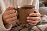 Ногти словно покрыты шёлком: 7 красивых идей маникюра в трендовых осенних оттенках