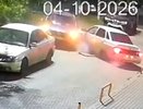 Кировчане устроили пьяное шоу  с тараном авто на парковке
