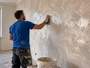Забудьте про скучные обои: наношу «замшевую» штукатурку на стены — выглядит эффектно и современно