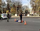 Насмерть сбитая женщина четыре часа лежала на Театральной площади: "На черной иномарке пролетел на все красные"