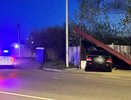 В Кирове пьяный водитель влетел в остановку на угнанном авто