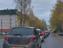 На въезде в Чистые Пруды перекрыли полосу из-за затопленной дороги