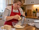Тру хозяйственное мыло на тёрке и готовлю смесь для окон: стёкла блестят без разводов до весны
