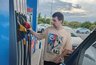 Цены на бензин хотят поднять на 2,1 рубля за литр
