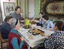 В Кировском доме-интернате испекли пирог к 90-летию области