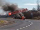 "Остановился только один человек": у переезда в Кировской области вспыхнула машина