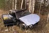 Разбитое авто с двумя людьми нашли в березах у трассы Вятка