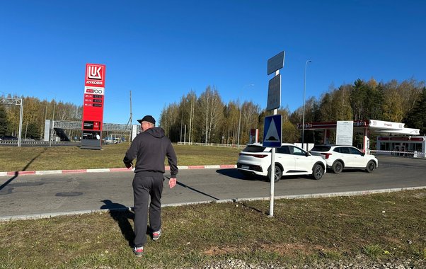 В Кирове водителей выгнали с заправки из-за беспилотной опасности