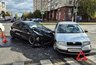 Разбитые иномарки перегородили центральный перекресток на Ленина в Кирове