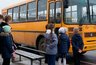 Миниатюра новости: Дети из трех кировских деревень остались без школьного автобуса после увольнения водителя