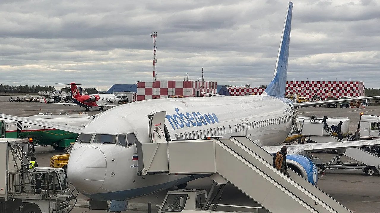 Главная картинка новости: Почему нельзя надевать черные носки в самолет: запомните раз и навсегда совет опытного бортпроводника