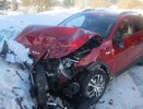 Женщина на Киа въехала в сугроб после ДТП с Нивой в Слободском