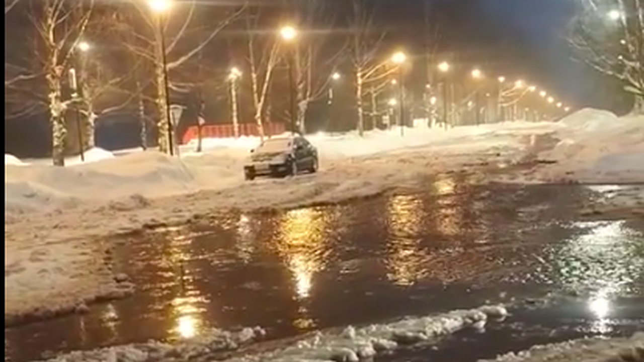 Главная картинка новости: «Кому счет выкатят?»: жители Чепецка остались без воды из-за крупной аварии на сетях