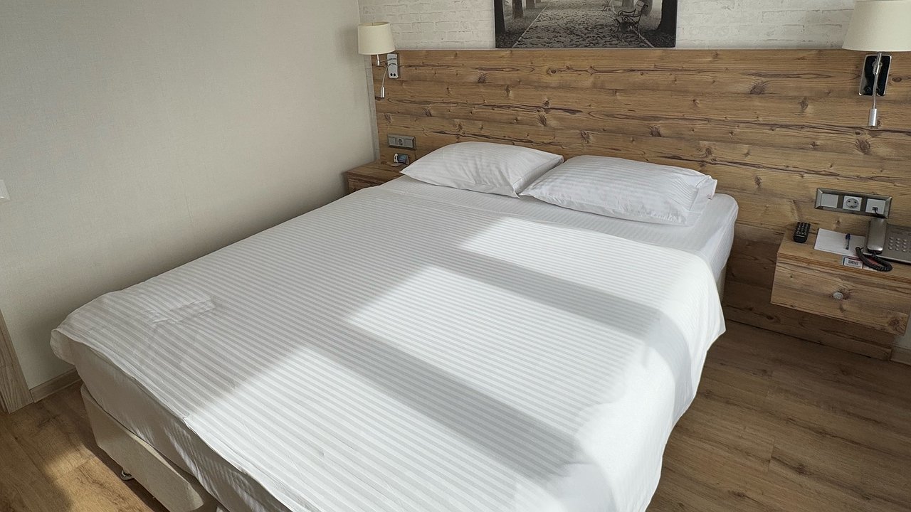 Главная картинка новости: Узнала, что нельзя спать на белом постельном белье - удивилась: врачи объяснили, почему