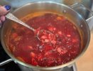 Рубиновый борщ без мяса: насыщенный грибной бульон, сладость свеклы и легкая кислинка уксуса - идеально в Пост