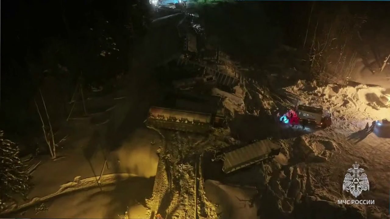 Главная картинка новости: Движение на месте схода с рельсов поезда под Оричами полностью восстановлено