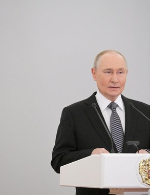 Путин наградил тракториста и доярку из Кирова