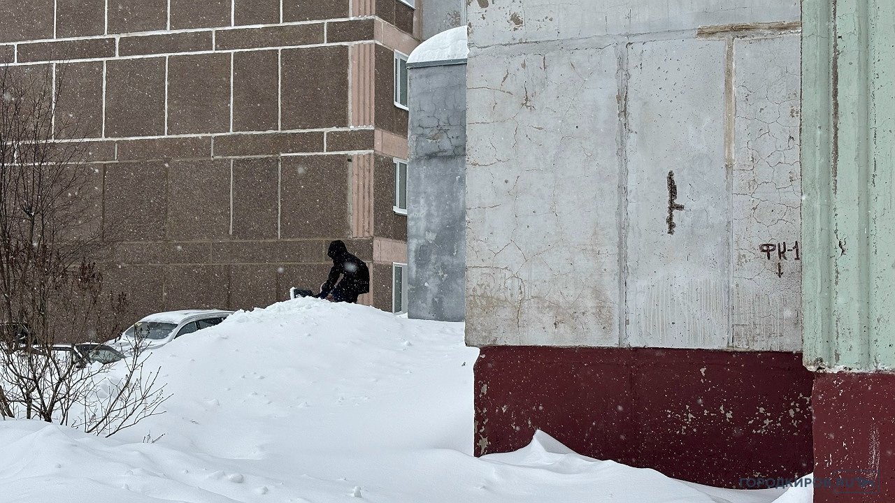 Главная картинка новости: Халатность подрядчика привела к снежным заносам на 90 улицах Кирова