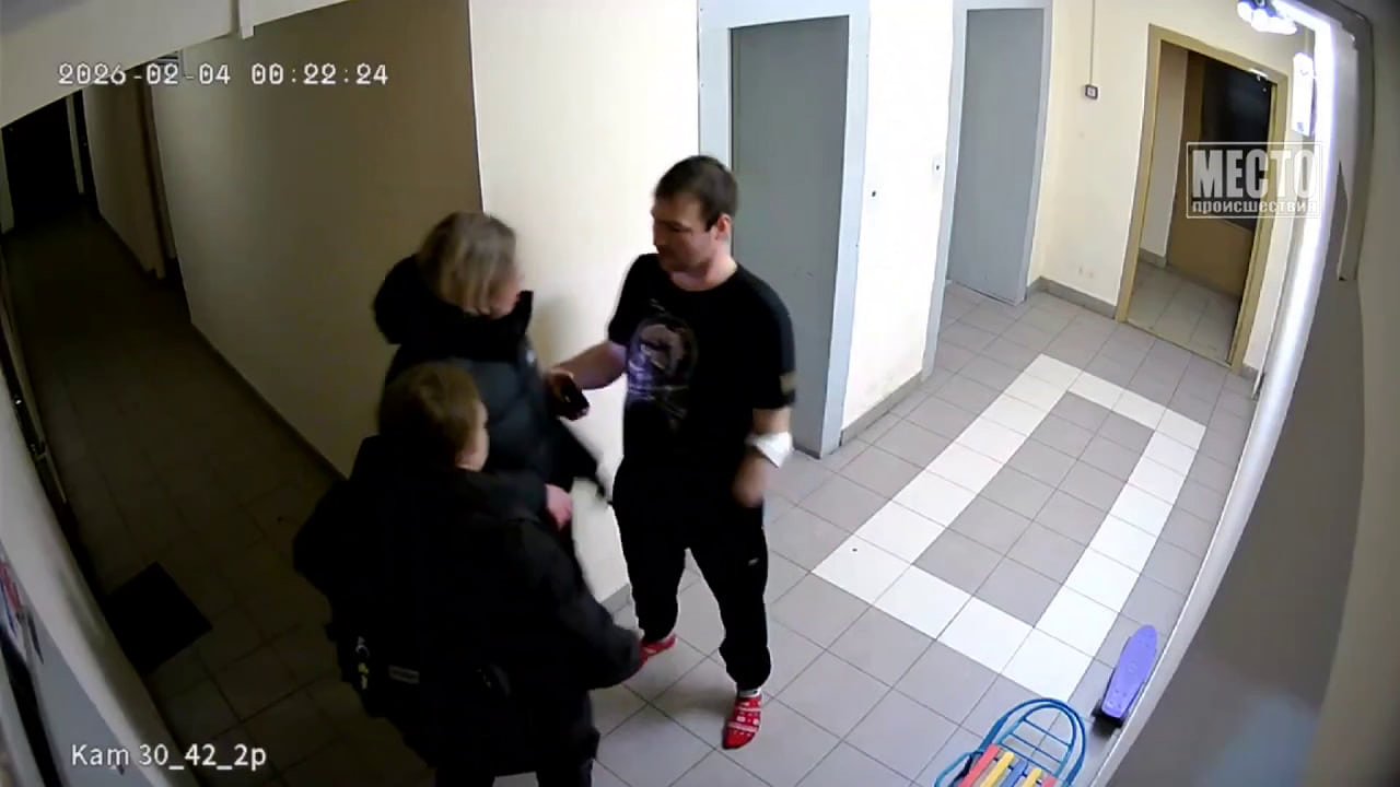 Главная картинка новости: Дебошир с улицы Шинников жестоко избил соседку в подъезде