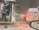 В Кирове пассажирский автобус протаранил скорую помощь и покалечил четверых человек