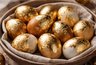 Стоит копейки, а выглядит как дорогой декор: как обычные яйца превращают в "золотые" за 15 минут