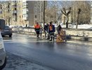 В Кирове дорожники заглядывают в колодцы после зимы
