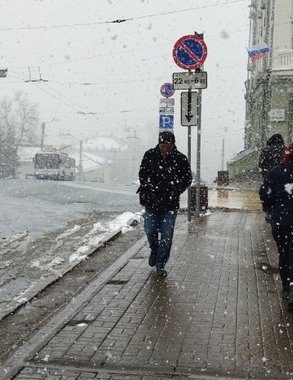 Киров резко накроет волна холода со снегом