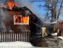 Семь пожарных расчетов тушили дом с жильцами в Кирове