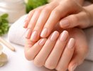 «Голые» ногти опять в моде: что такое японский маникюр, как сделать его дома и почему в 2026 о нем снова спорят мастера