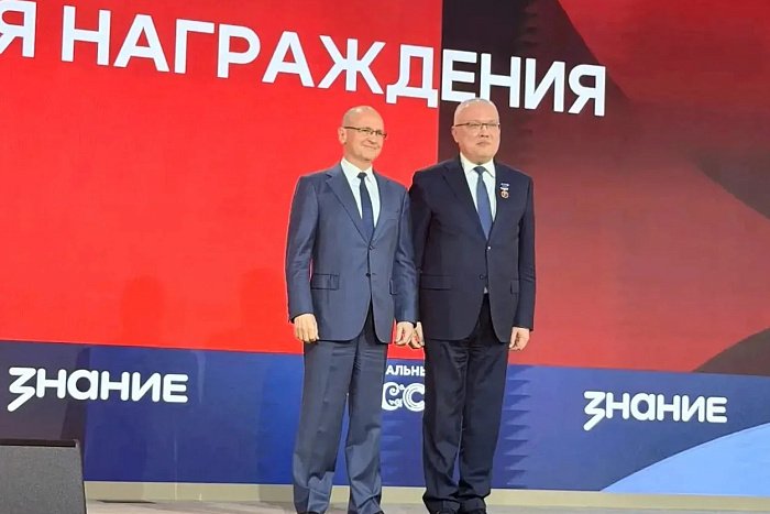 Сергей Кириенко вручил Александру Соколову высшую награду Российского общества "Знание"