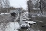"По пояс в грязи": из-за смытых трапов кировчане не могут попасть на работу и в школу