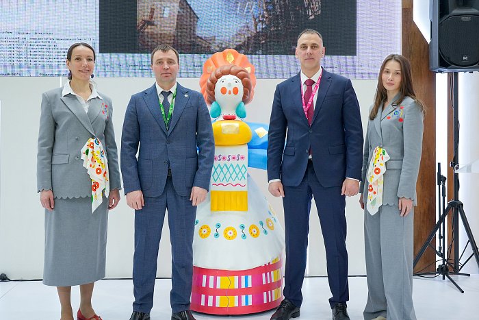 Делегация Кировской области на "Иннопроме" презентовала культурный код региона