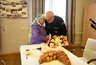 Александр Соколов встретился с 95-летней труженицей тыла из Слободского и ее внуком