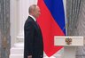 Врач и журналист из Кирова получили награду от Путина