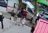 Рухнул под колеса: в Кирове скорая наехала на своего водителя. Видео