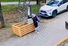 "Бесовщины наставили": в Кирове бабуля вырвала с корнем фигурку кикимору и засветилась на видео