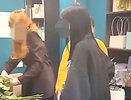 Продавщица цветочного магазина покрыла матом покупателя в Кирове