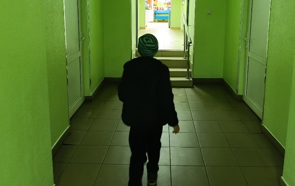 Под Кировом учителя спасли школьника от побоев матери