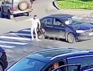 Сбитый пешеход закрутился в вальсе на дороге в Кирове