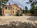 В Кирове продают трехэтажный особняк с панорамными окнами и тренажерным залом