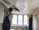 Натяжной потолок выходит из моды: 6 способов отделки, которые сделают комнату стильной и уютной лет на 10 минимум