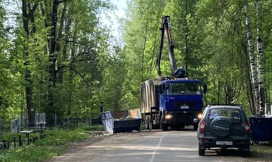 Городские кладбища Кирова готовят к родительской субботе