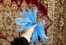 Стоят копейки, а пользы — вагон: 8 лайфхаков с бахилами для дома и дачи