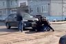 В Кирове мужчины подожгли автомобиль женщины после конфликта на дороге