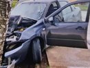Автомобиль с двумя девушками влетел в дерево в Омутнинске