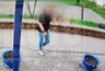 В Кирове кусок штукатурки детской школы пробил голову женщины