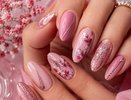 Короткие ногти — не скучно, длинные — не вызывающе: 6 идей розового маникюра для всех от 18 до 70+