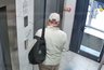 В Кирове пенсионер бил и пинал школьницу на детской площадке: видео