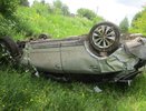 Перевернутую иномарку с двумя людьми нашли под Слободским